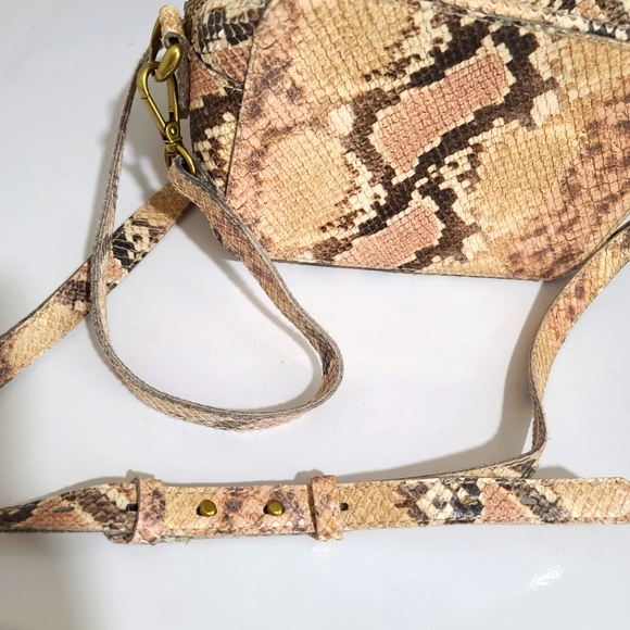 MADEWELL The Transport Camera Bag Snake Embossed Leather - Picture 10 of 14